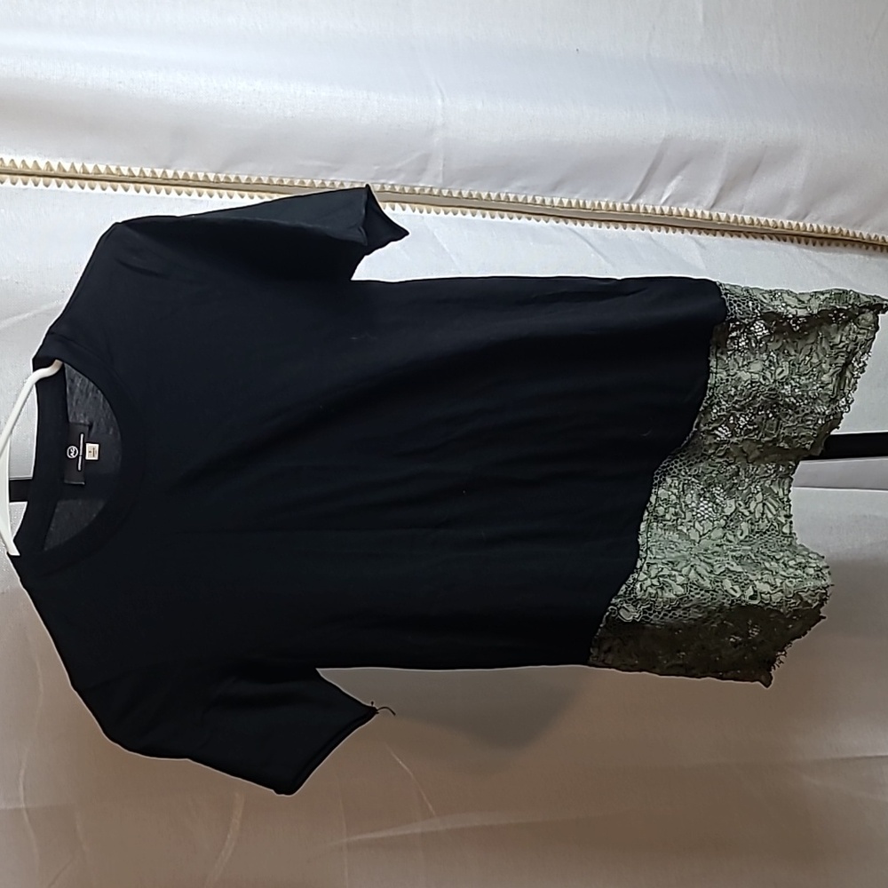 AG Shirt With Lace Bottom Size Small